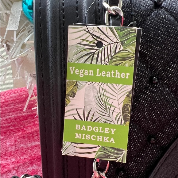 Badgley Mischka NWT Black Quilted Shoulder or crossbody bag - Picture 3 of 13